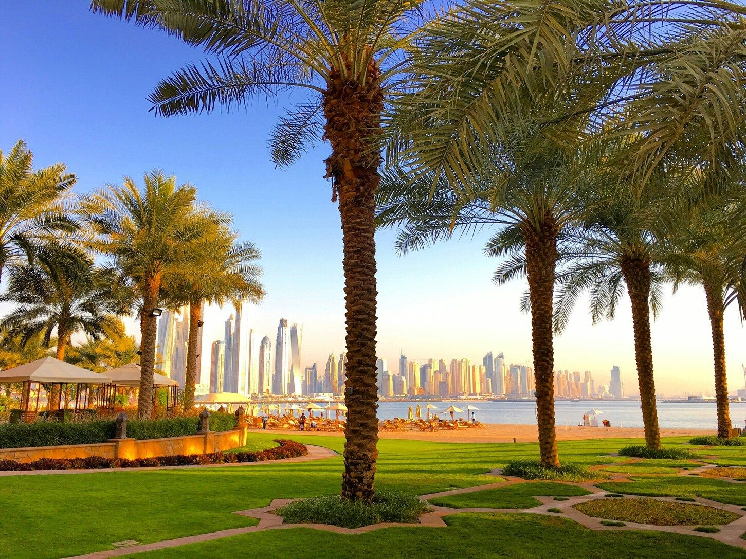 beachfront-accommodation-in-dubai-1.jpg