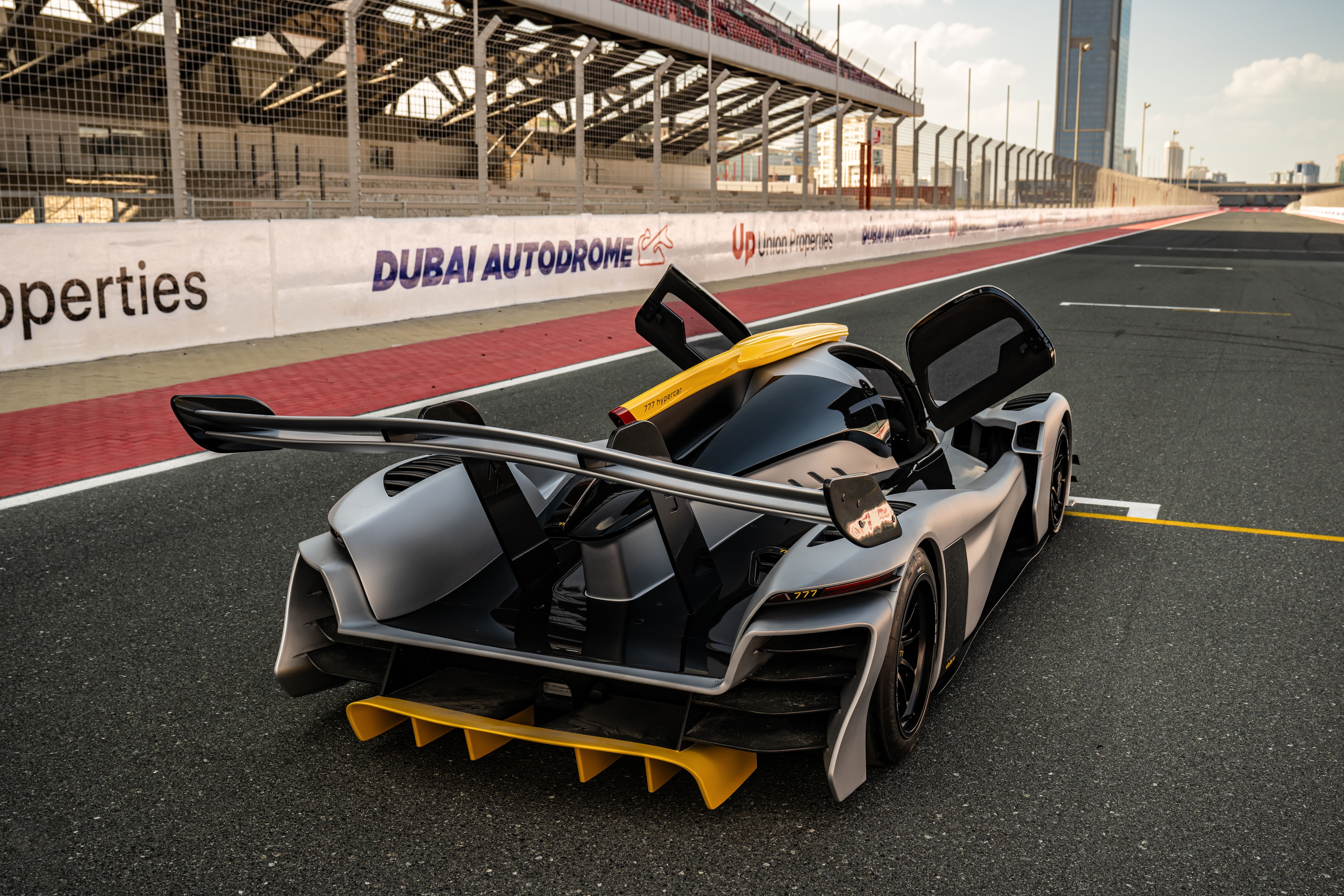 Car racing in Dubai