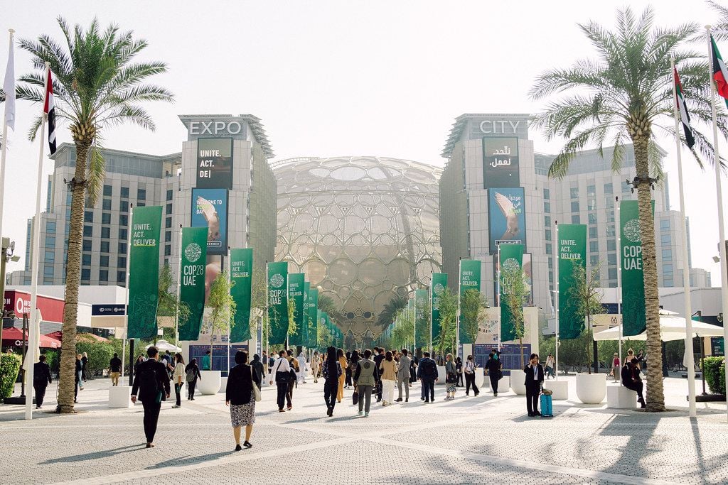 united-arab-emirates-time-and-time-difference-two-continents