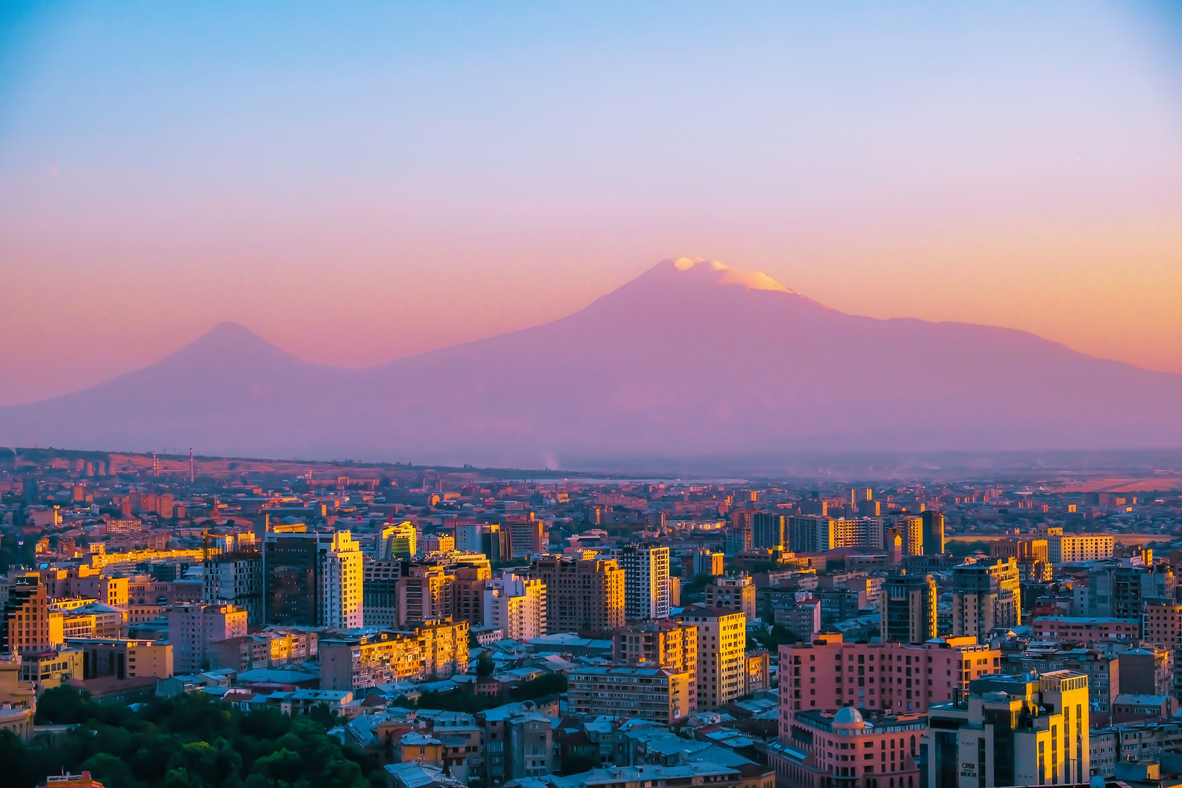 Widok z kaskad na górę Ararat