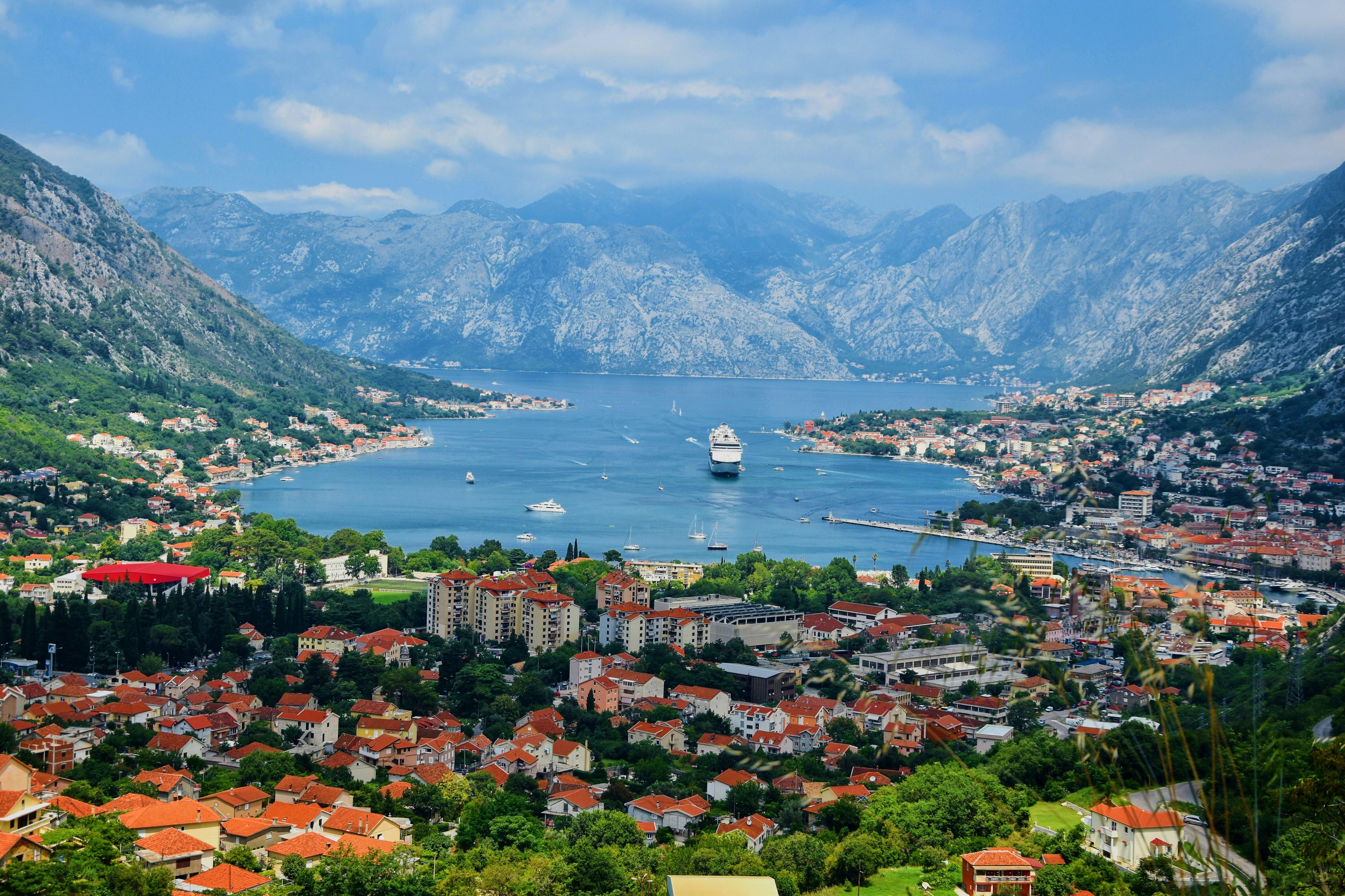 Flights from Poland to Montenegro Wizz Air