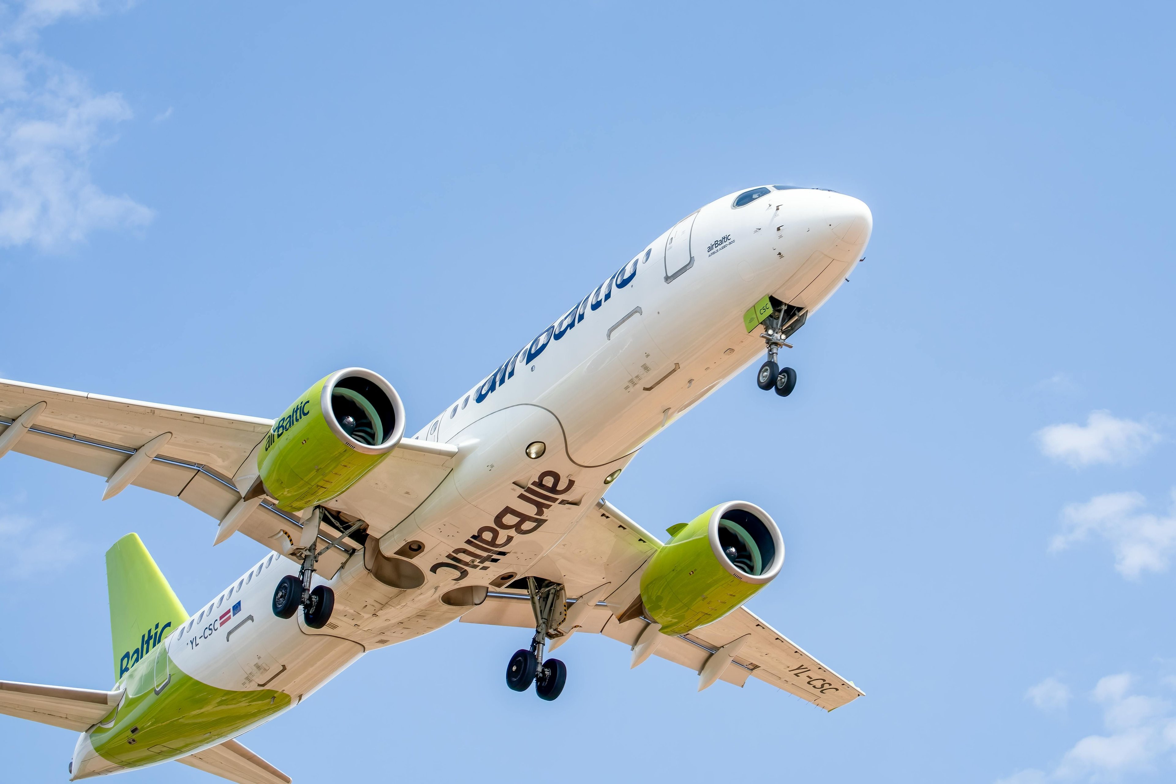 Samolot linii lotniczych airBaltic