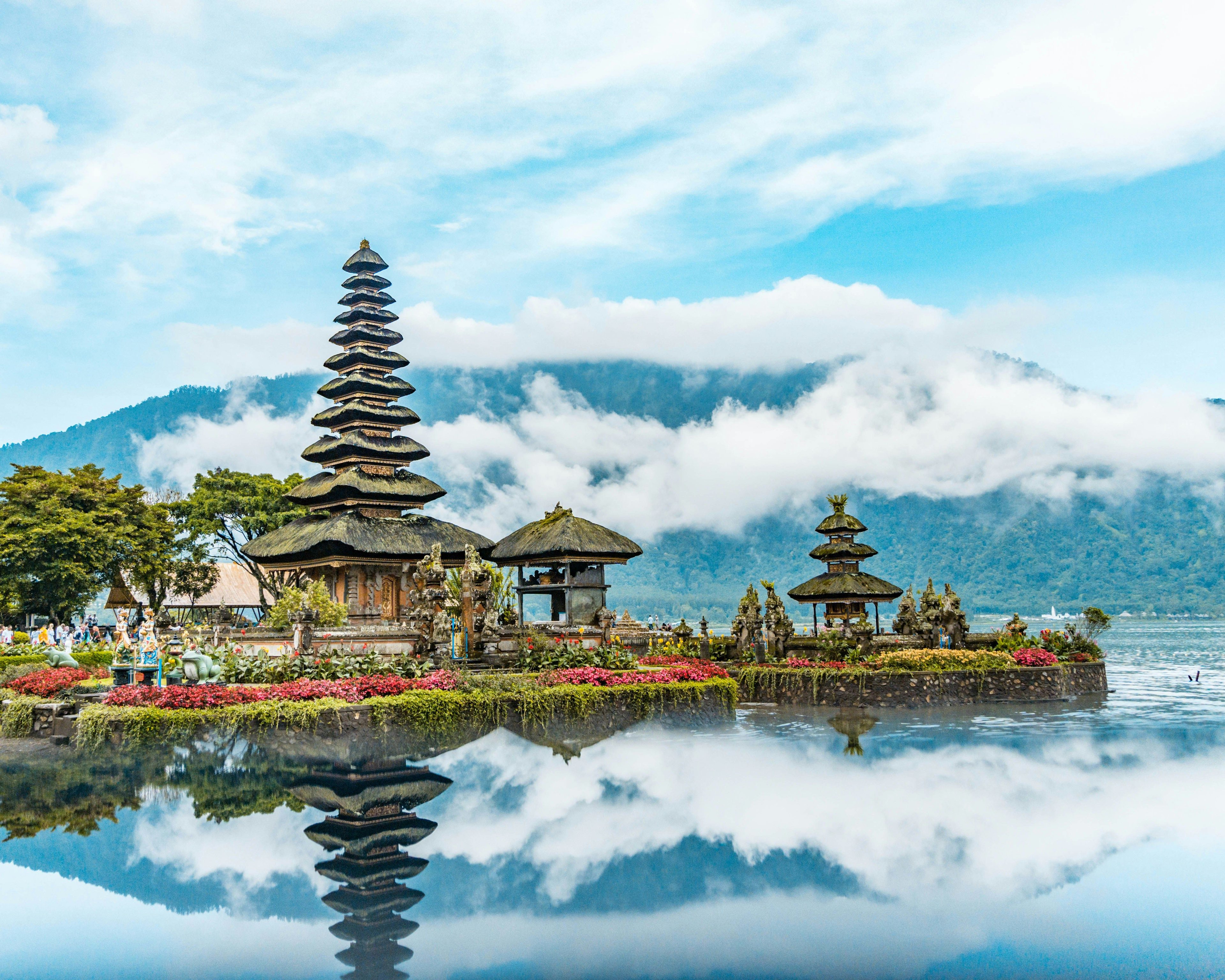Bali authorities want to check tourists' bank accounts