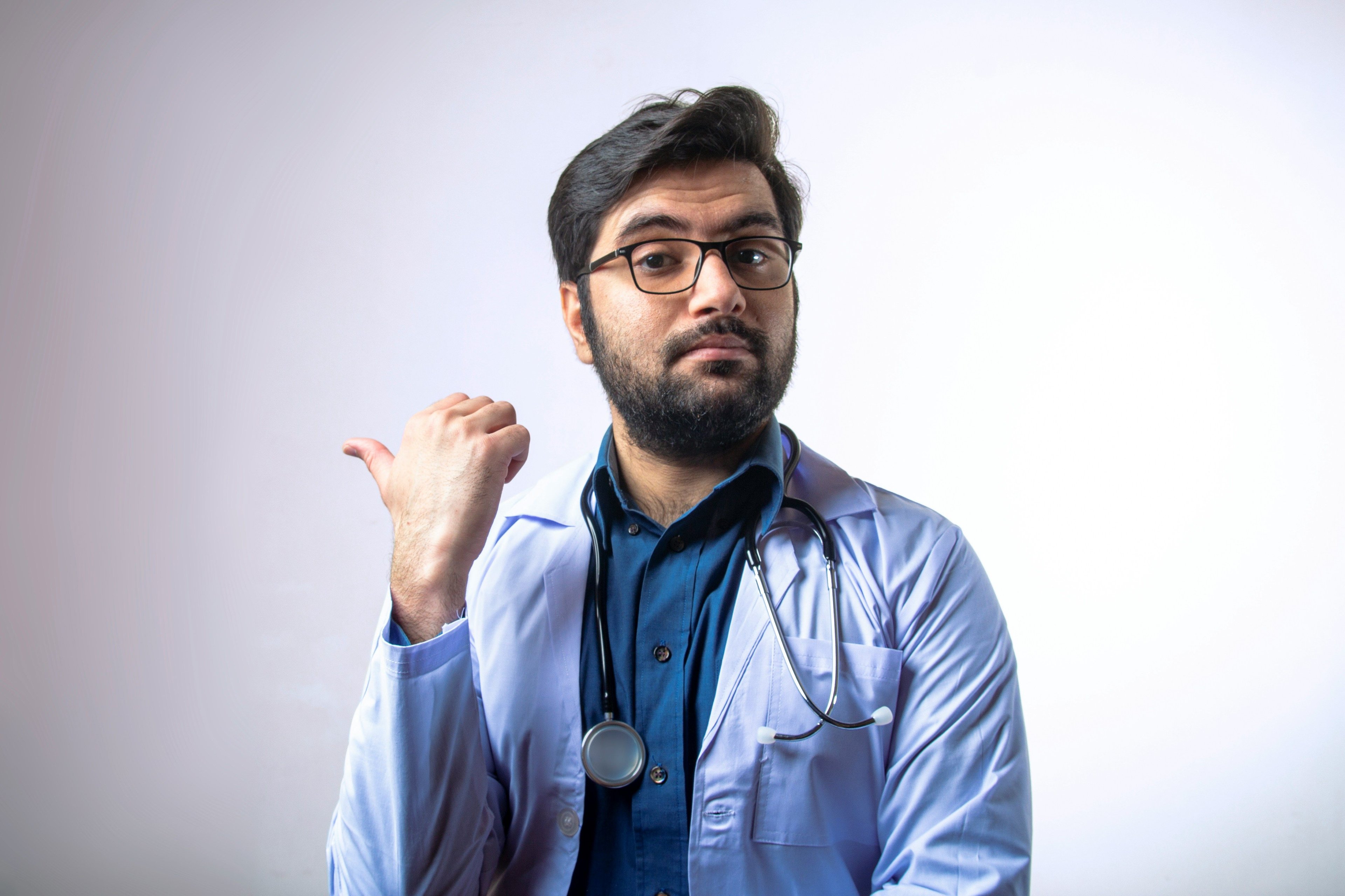 How much does a doctor earn in Dubai?