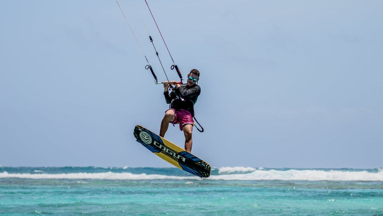 Kitesurfing w Dubaju.