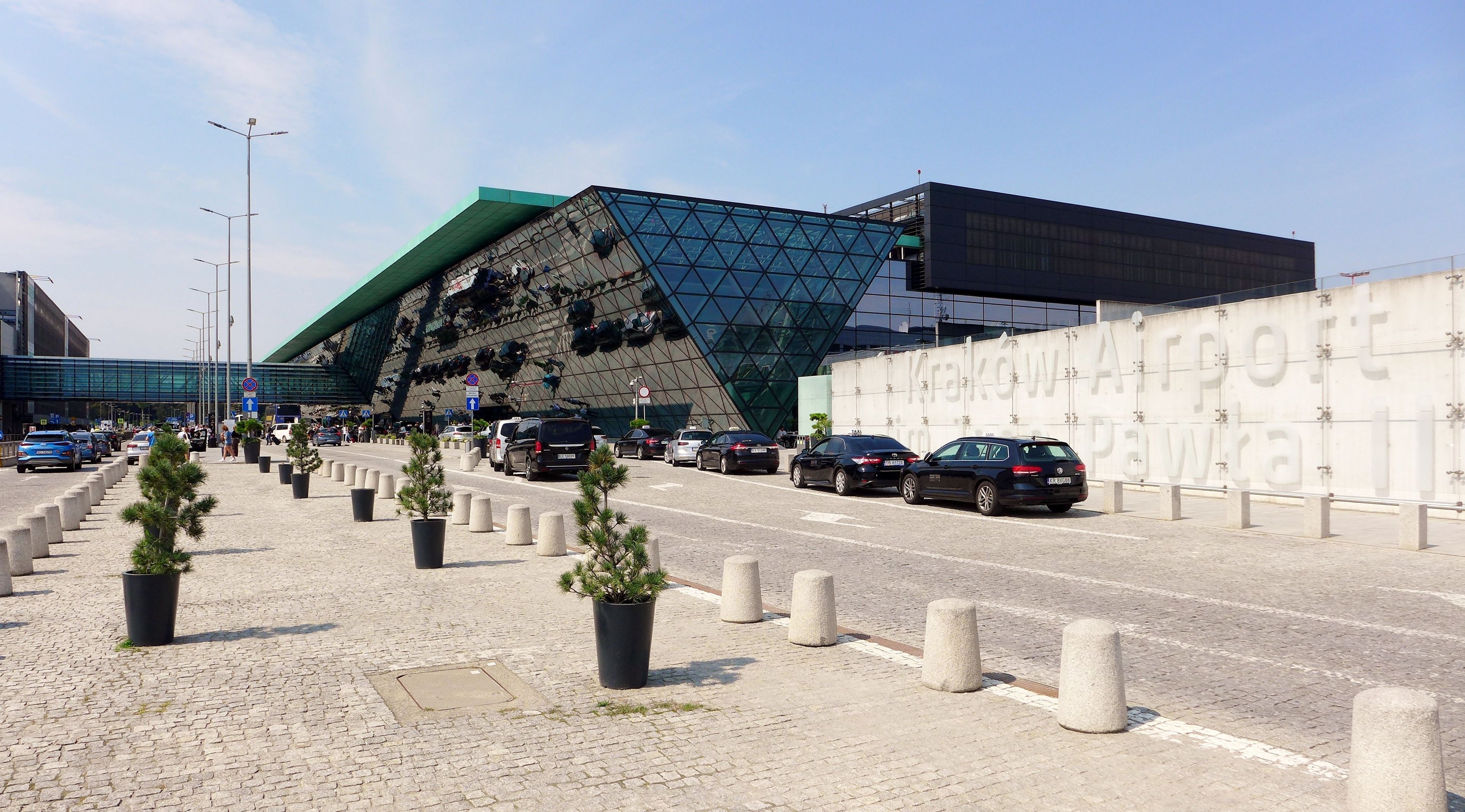 Krakow lifts restrictions on liquids in hand luggage