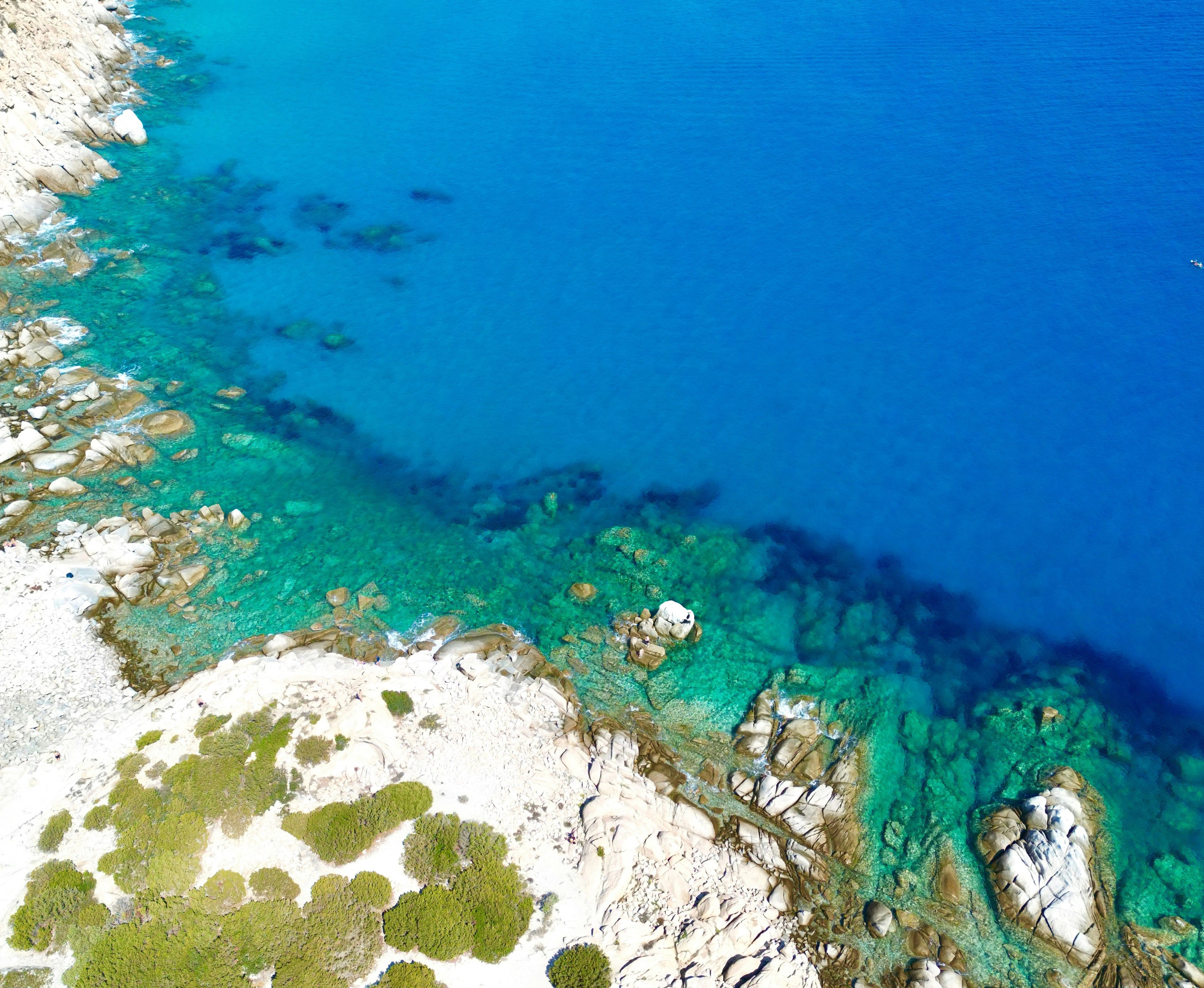 Na plaży Punta Molentis na Sardynii zakazano korzystania z parasoli