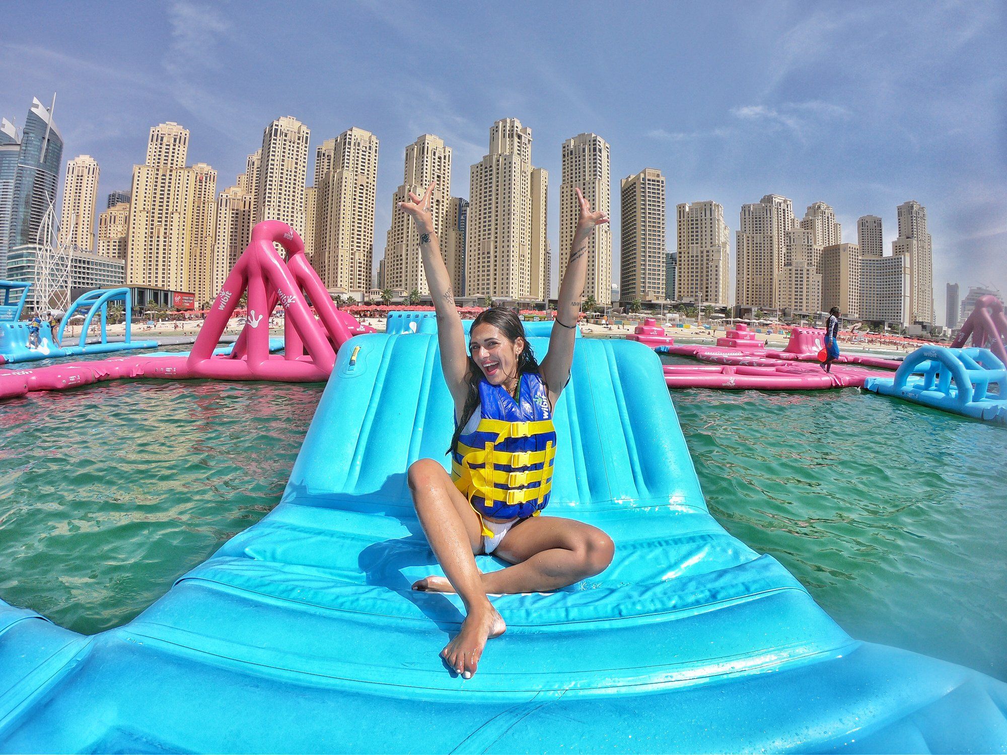 Największy dmuchany tor przeszkód na świecie Aqua Fun Dubaj