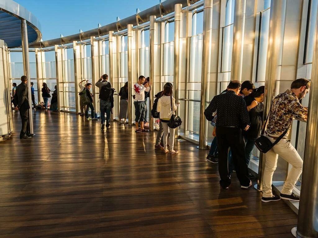 Czy osoby niepełnosprawne na wózku mogą skorzystać również tarasu widokowego w Burj Khalifa