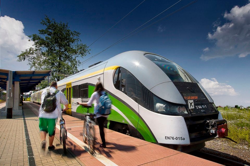 Pociągi Kolei Mazowieckich na lotnisko w Modlinie