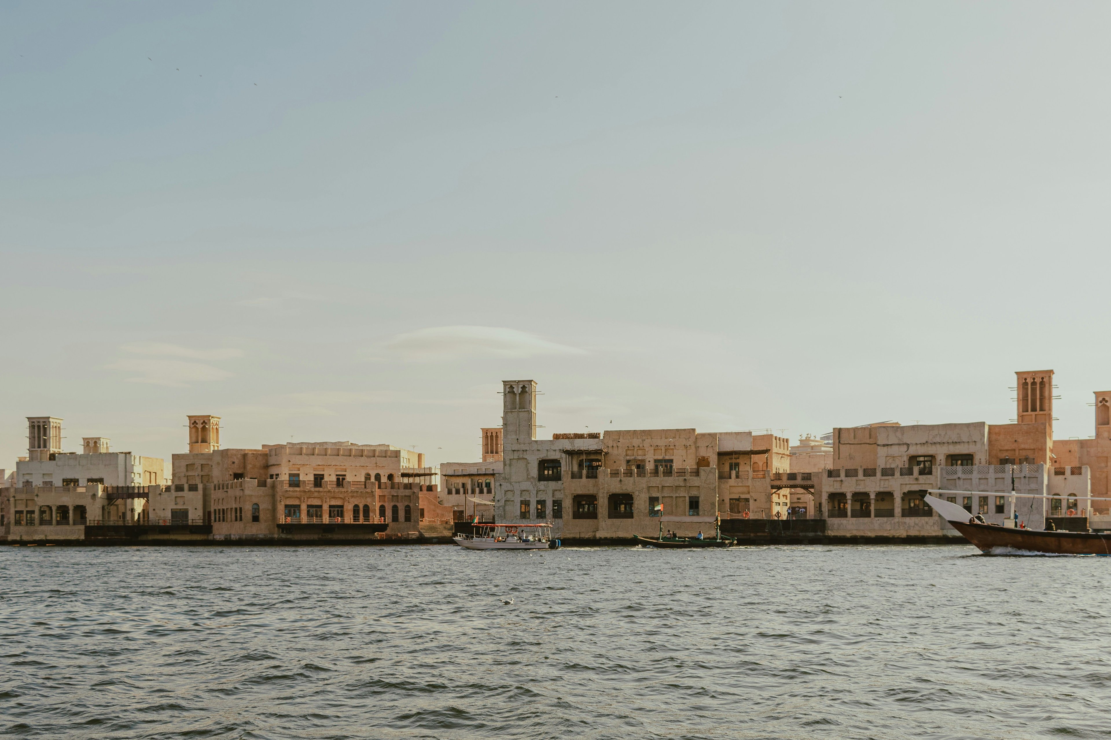 Przewodnik po dzielnicy Al Seef w Dubaju