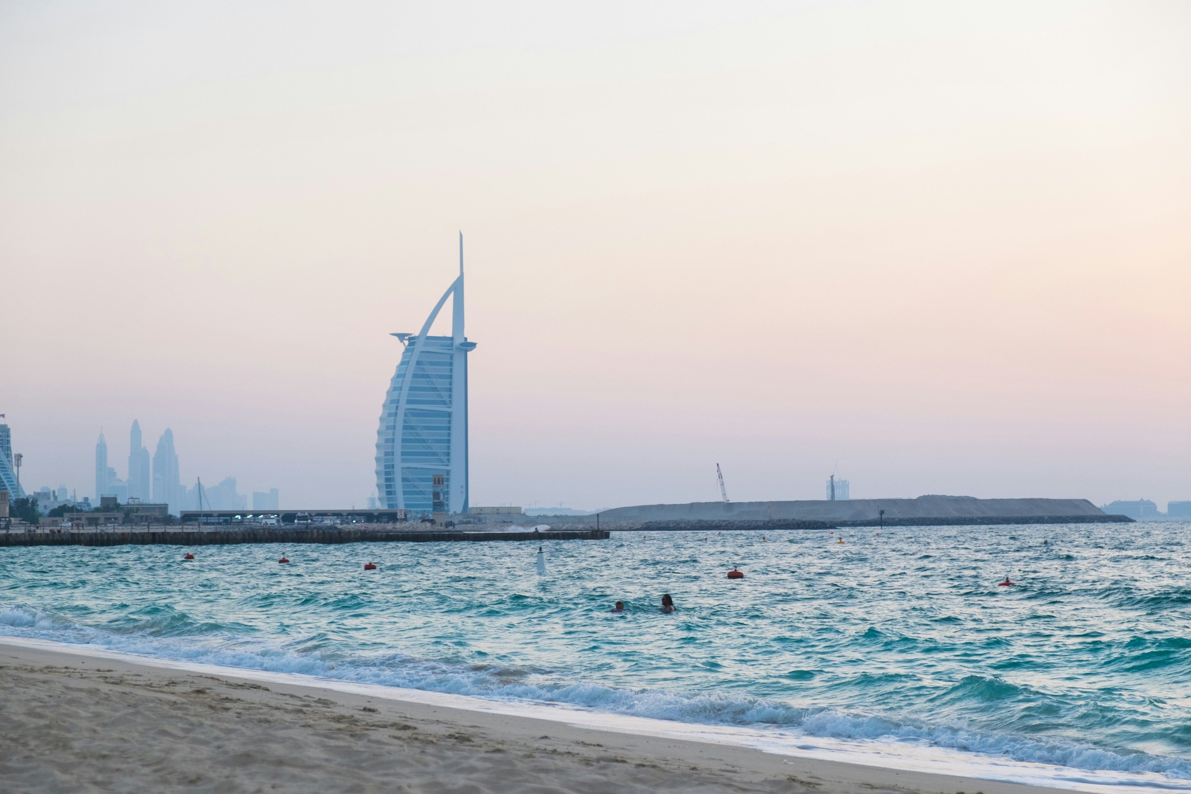 Sunset Beach w Dubaju – gdzie złapać najlepszy zachód słońca