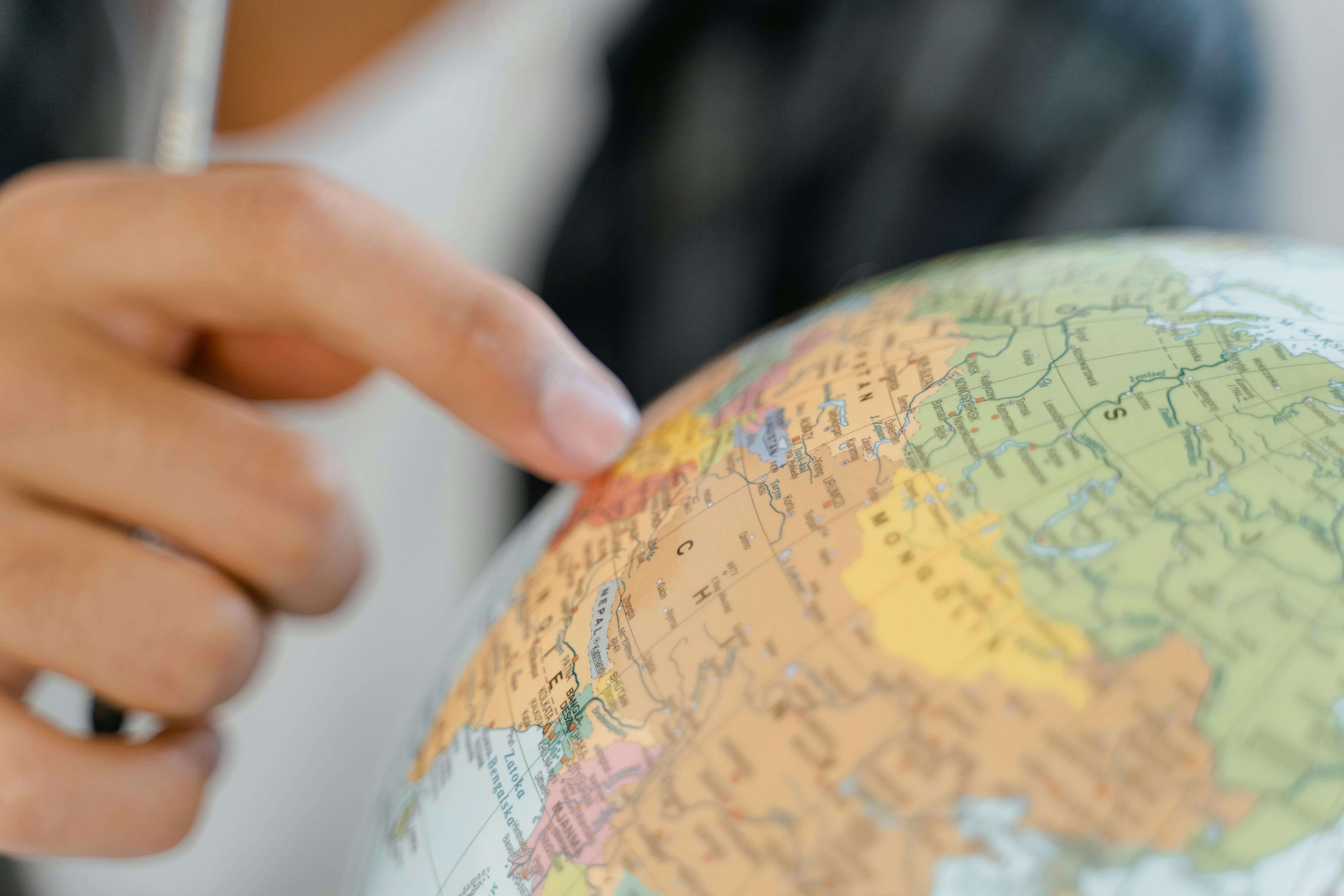 How much does a flight from Poland to Dubai cost