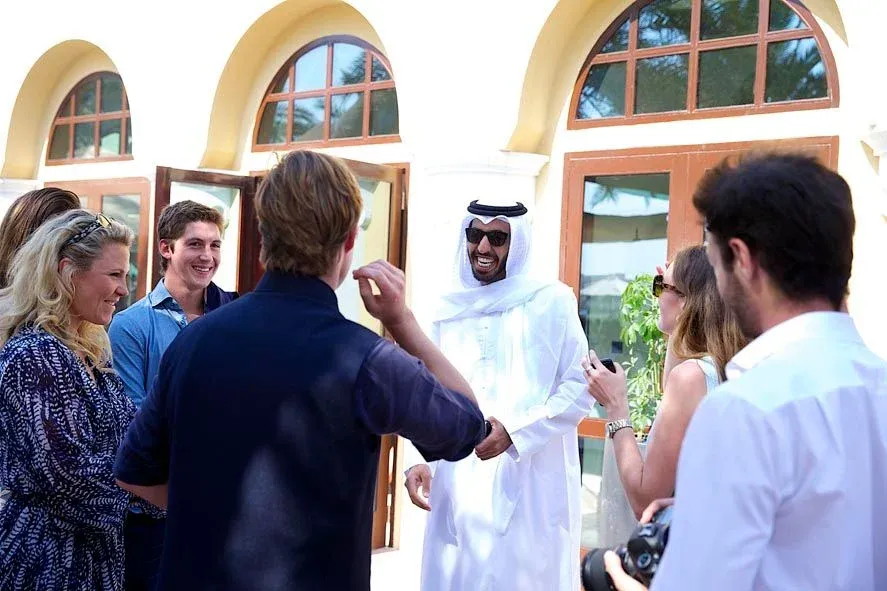 How many people live in the United Arab Emirates