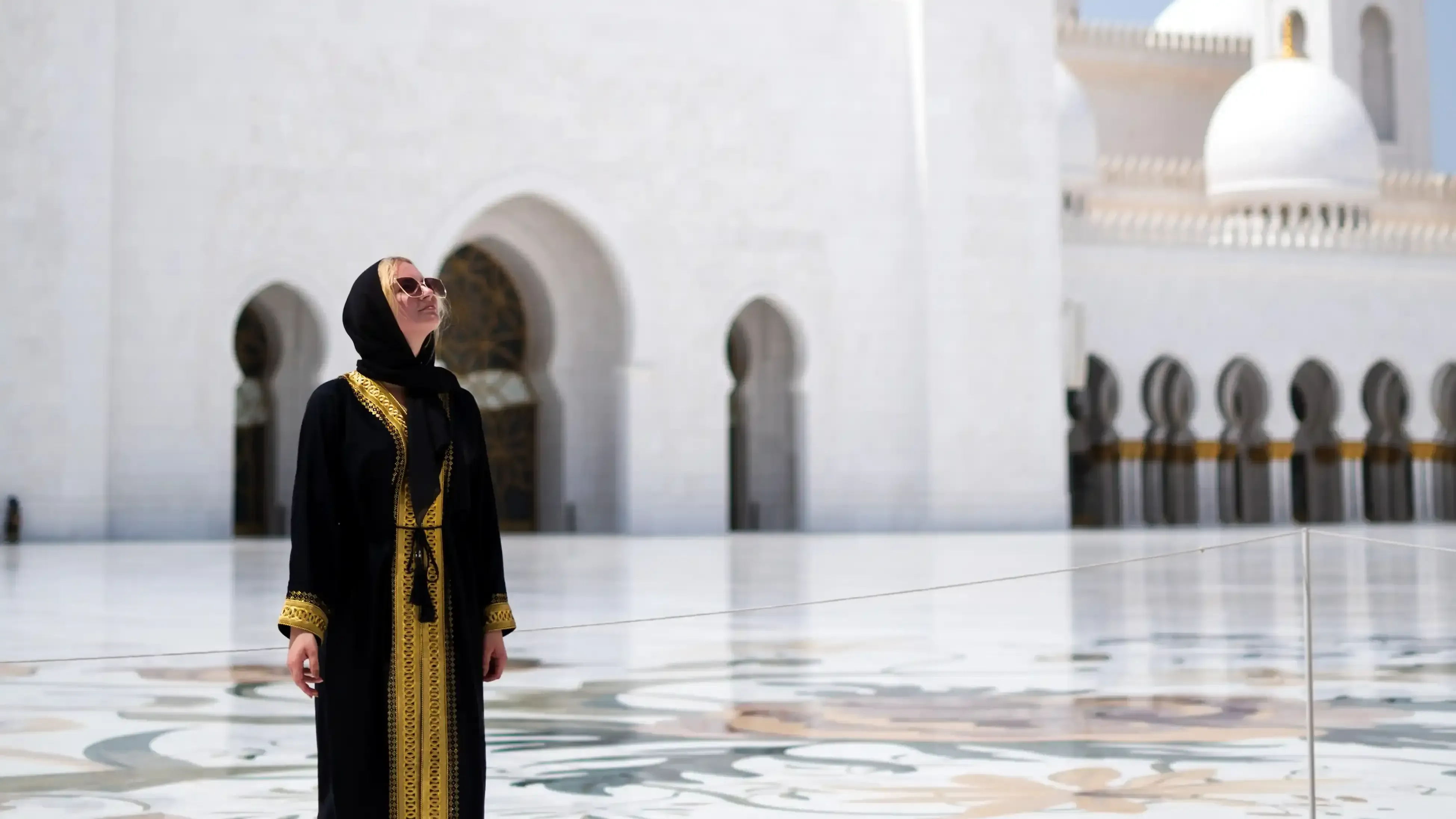 Organised tour of the mosque in Abu Dhabi.